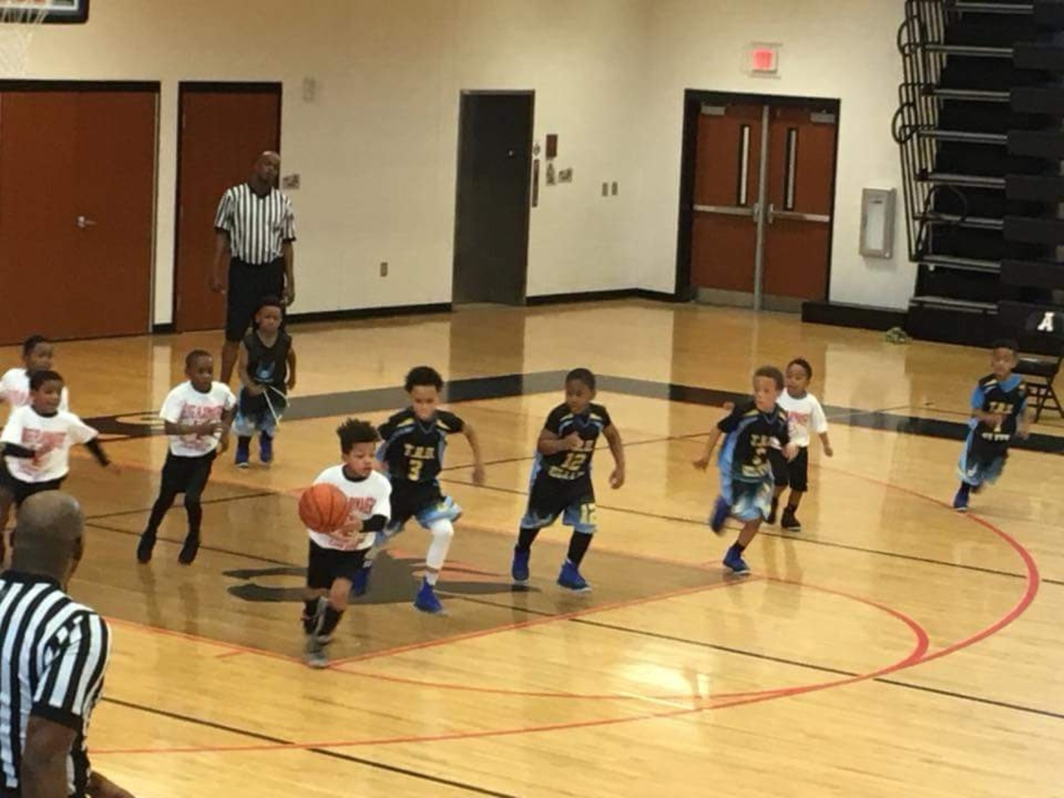 Elite Playmakers 2018 youth basketball game action