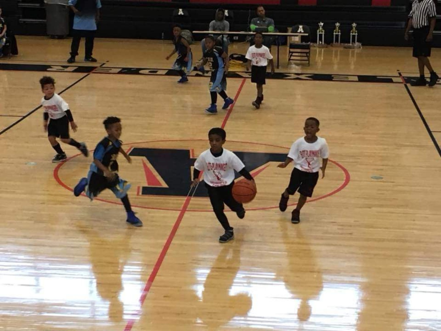 Elite Playmakers 2018 players on the fast break