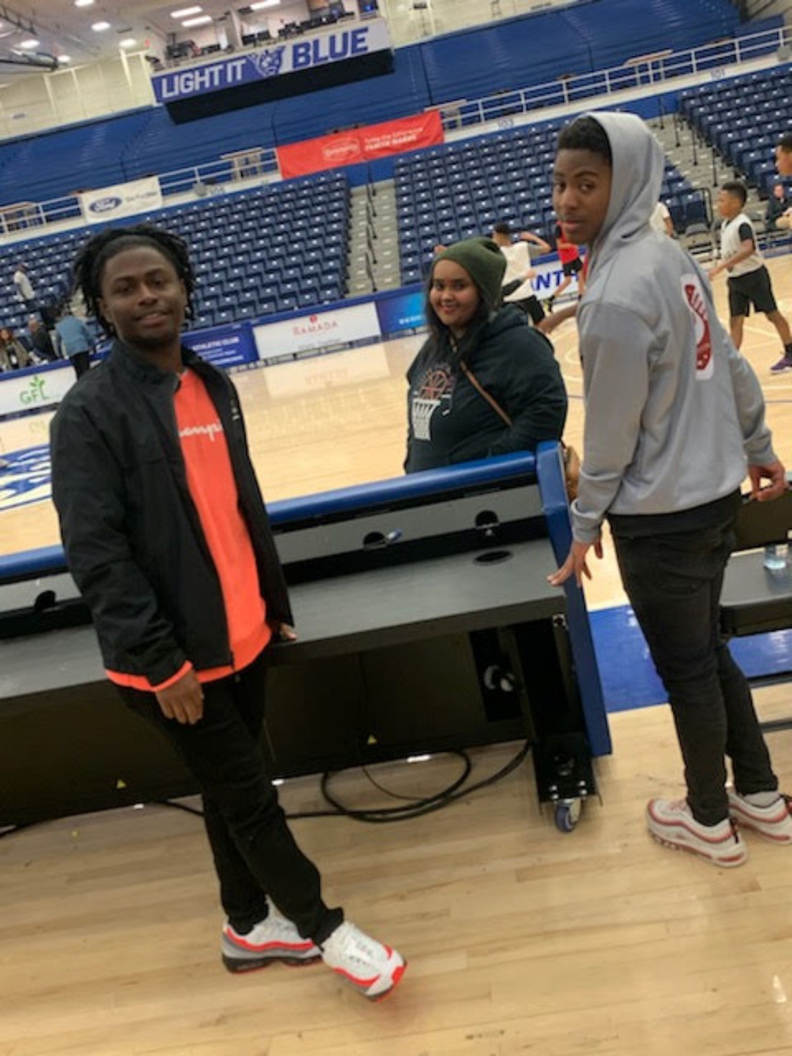 Elite Playmakers 2020 players visiting the Georgia State score table